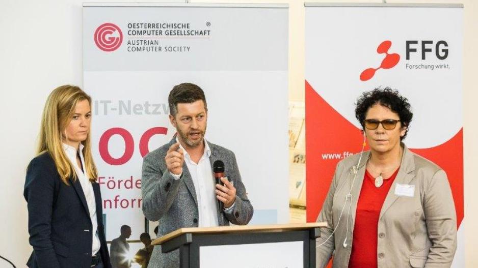 Victoria Purns, Wolfgang Leitner und Claudia Rauch am Podium
